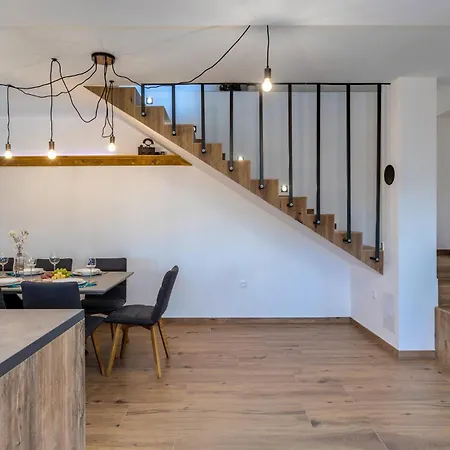 Awesome In With House A Panoramic View 度假居 Bater