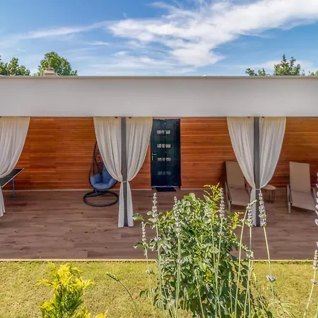 Awesome In With House A Panoramic View *