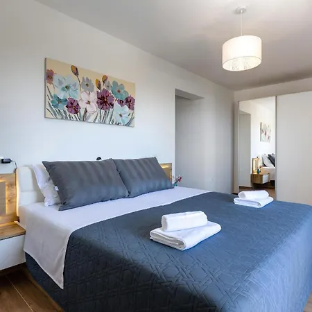 Awesome In With House A Panoramic View * Bater